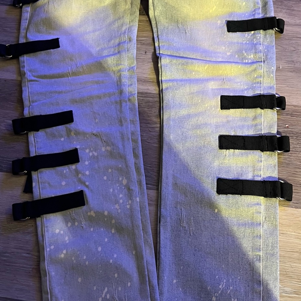 Stylish Men's Skinny Jeans with Black Strap Details